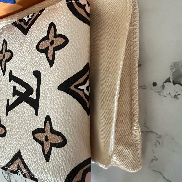 Louis Vuitton Wild At Heart Cream Black Logo Monogram Zippy Wallet - Picture 4 of 12
